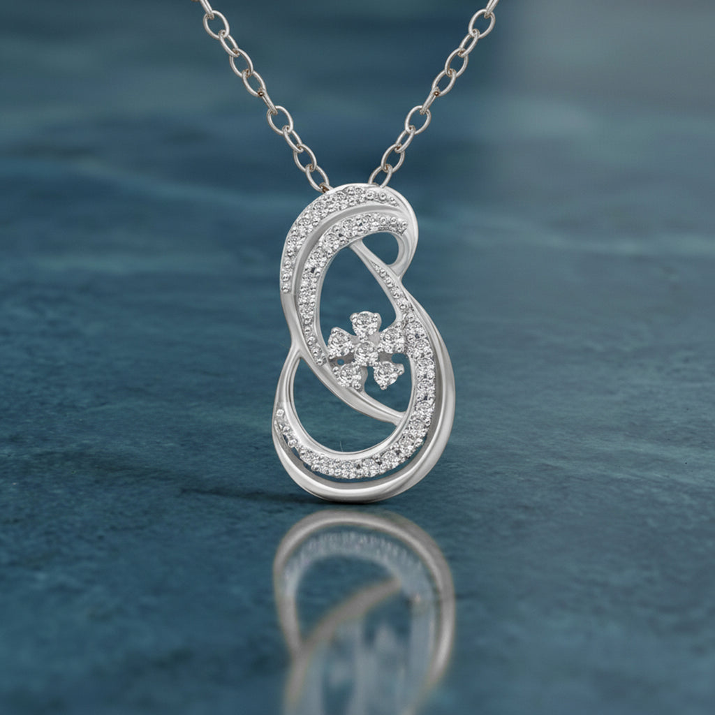 0.21 Ct Diamond Pendant Necklace in 14Kt